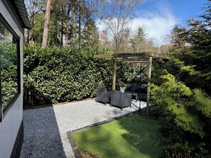 Terrace/patio - Stacaravan Chalet te Huur Hoenderloo Park Veluwshof (Hoenderloo)