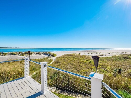 4BR, 3.5BA, sleeps 8 - north end beautiful ocean