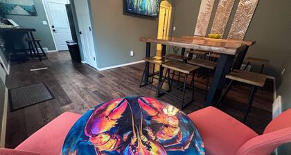 4-bedroom vacation home: Sleeps 12, 2 miles to DT & Premier Center