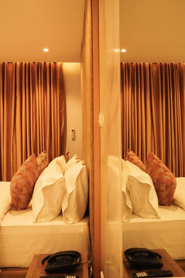 Penthouse | 1 bedroom, premium bedding, in-room safe, blackout drapes
