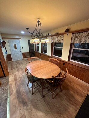 Dining - Raven Rays: Your Home Base When Riding the Trails (Newberry)