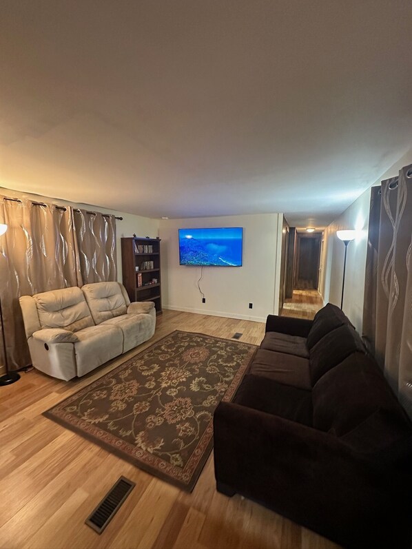 Smart TV, books - Raven Rays: Your Home Base When Riding the Trails (Newberry)