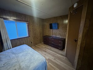 2 Schlafzimmer, Reisekinderbett, kostenloses WLAN, Bettwäsche