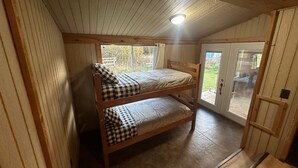 2 多间卧室、旅行婴儿床、免费 WiFi、床单