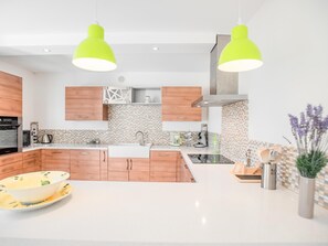 Refrigerador, microondas, horno, lavavajillas