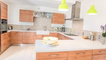 Réfrigérateur, micro-ondes, four, lave-vaisselle