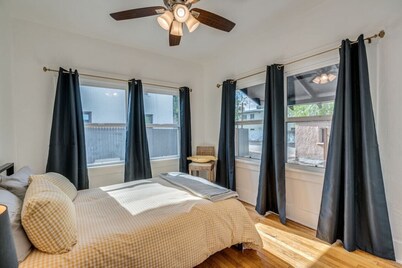 1926 Historic Stunner / Walk to U of A / 2 BR 1 BA