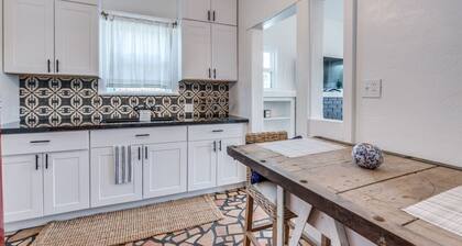 1926 Historic Stunner / Walk to U of A / 2 BR 1 BA