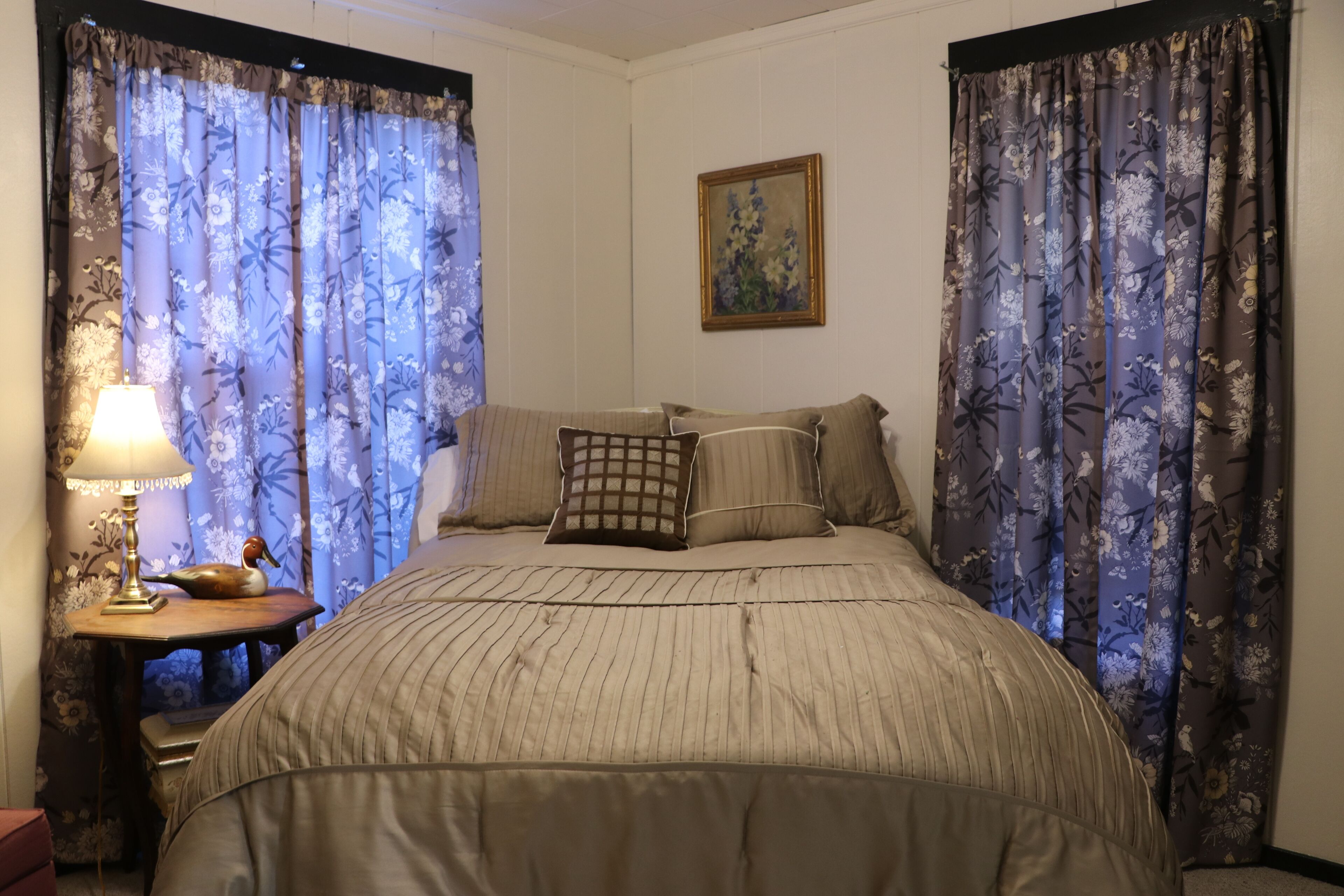 Comfort Single Room | In-room dining