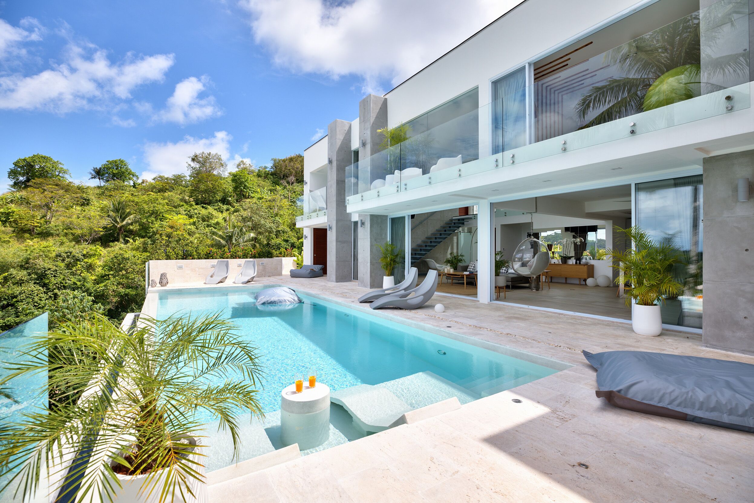 Vista frontal de la propiedad