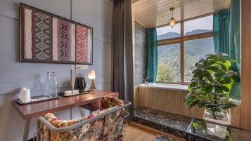 Premier Room, Bathtub, Mountain View | Desk, laptop workspace, free WiFi, bed sheets