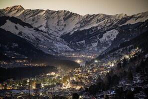 City view from property - Echor Himalayan Heights Luxe Resort & Spa, Manali (Manali)