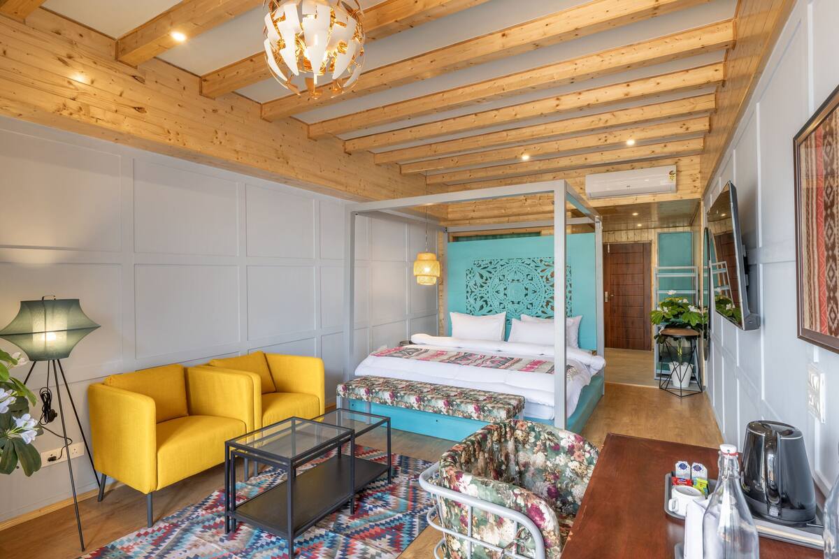 Luxury Room, Balcony, Mountain View | 1 bedroom, desk, laptop workspace, rollaway beds