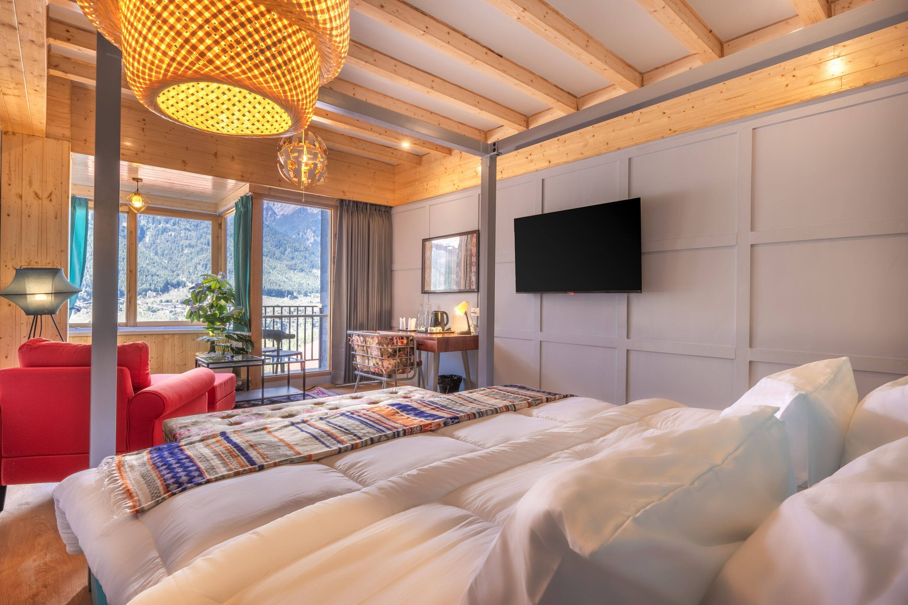 Premier Room, Bathtub, Mountain View | Desk, laptop workspace, free WiFi, bed sheets