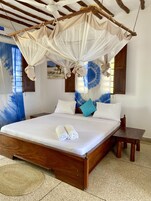 Sistema de insonorización, wifi gratis y ropa de cama 