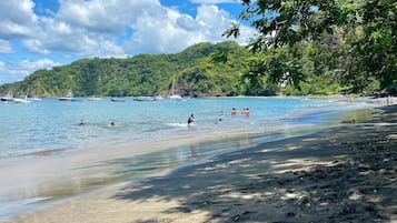 Beach nearby, sun loungers, beach towels
