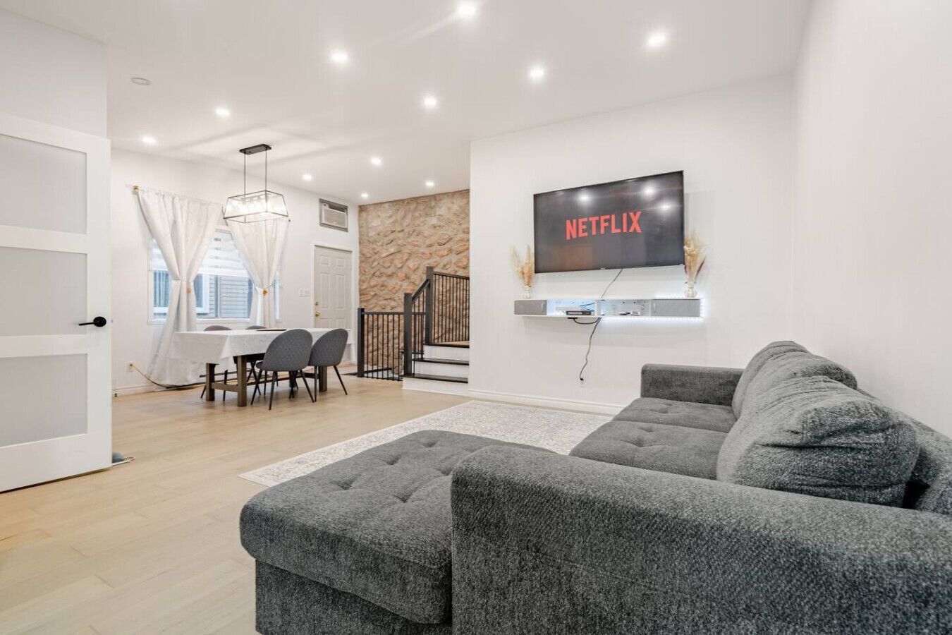 Smart TV, computer monitors