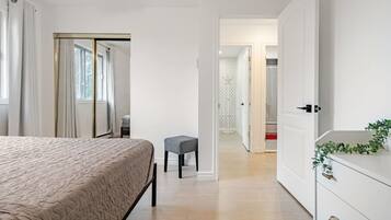 2 habitaciones, escritorio, tabla de planchar con plancha y wifi gratis