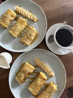 Free daily local cuisine breakfast  - Co-Living Memories Hostel & Restaurant (Weligama)