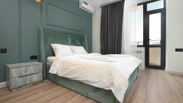 Family Apartment | 2 bedrooms, hypo-allergenic bedding, iron/ironing board