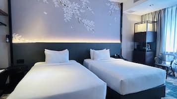 Kamar Premium, 2 Tempat Tidur Twin | Minibar, brankas, meja kerja, dan tirai kedap cahaya