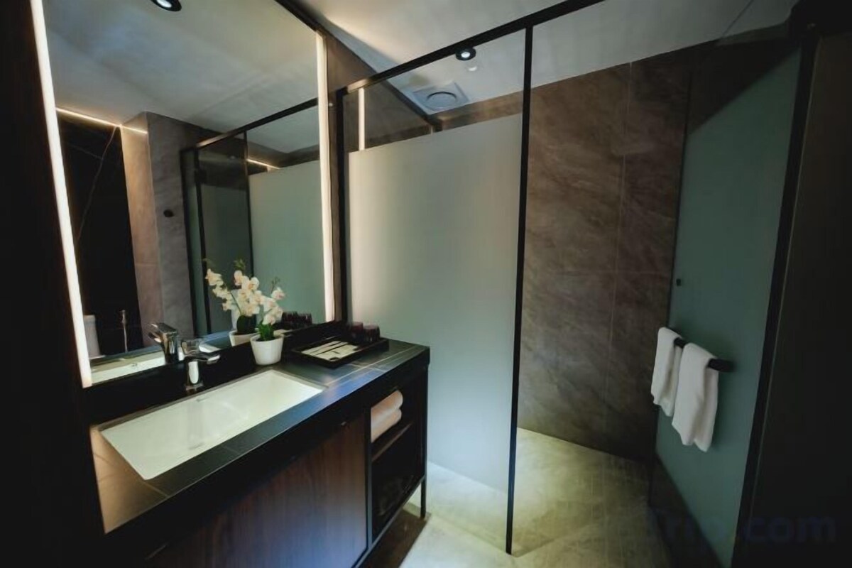 Bathroom | Shower, rainfall showerhead, free toiletries, hair dryer