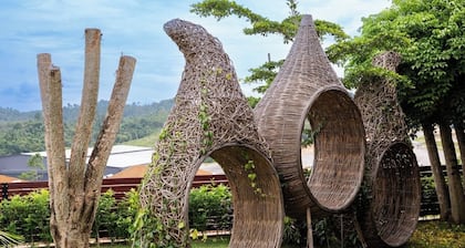 Monkeys Canopy Resort