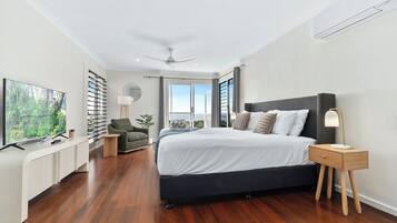 5 bedrooms, iron/ironing board, WiFi (free), bed sheets