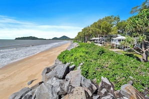 Beach - Beautiful Beachfront Holiday Home in Clifton Beach (Clifton Beach)