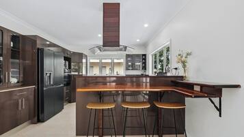 Coffee/tea maker, fridge, microwave, oven