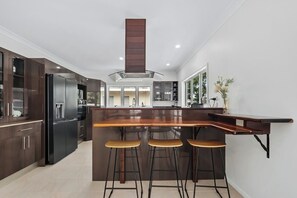 Fridge, microwave, oven, stovetop - Beautiful Beachfront Holiday Home in Clifton Beach (Clifton Beach)