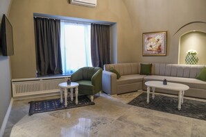 Luxury Loft, 1 Bedroom, Non Smoking, Sea View | Living area - Palazzo Suit Karaköy (Istanbul)