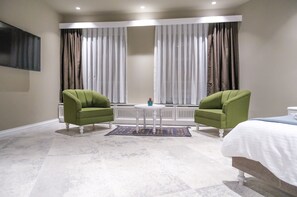 1 bedroom, Egyptian cotton sheets, premium bedding, memory-foam beds