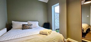 2 habitaciones, tabla de planchar con plancha y wifi gratis