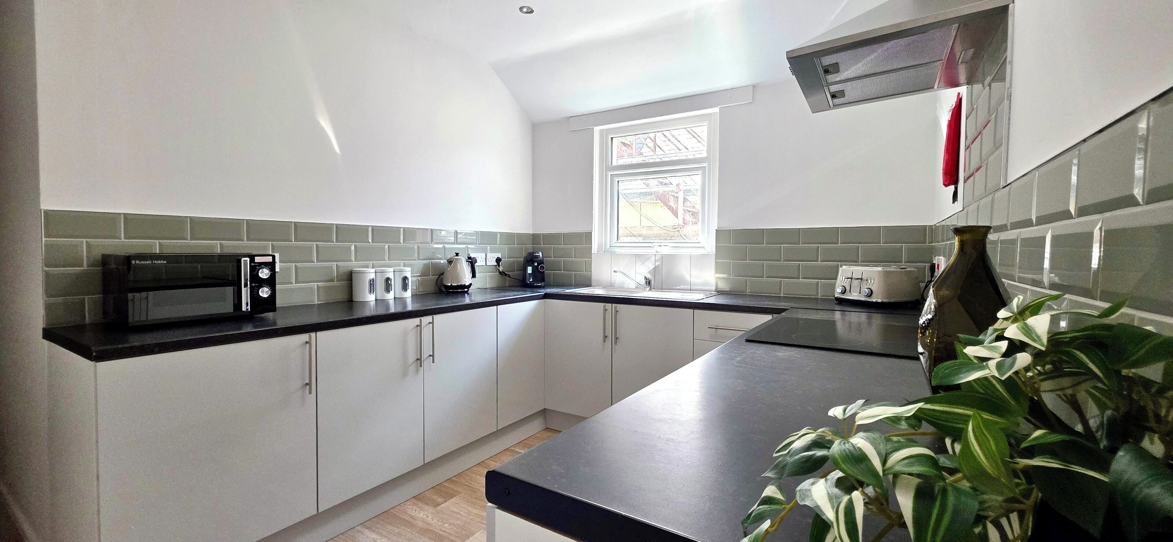 Coffee/tea maker, microwave, oven, dishwasher