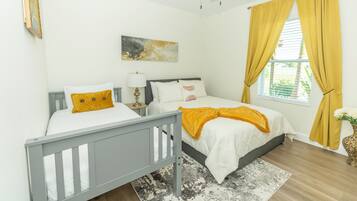 2 habitaciones, caja de seguridad en la habitación y escritorio