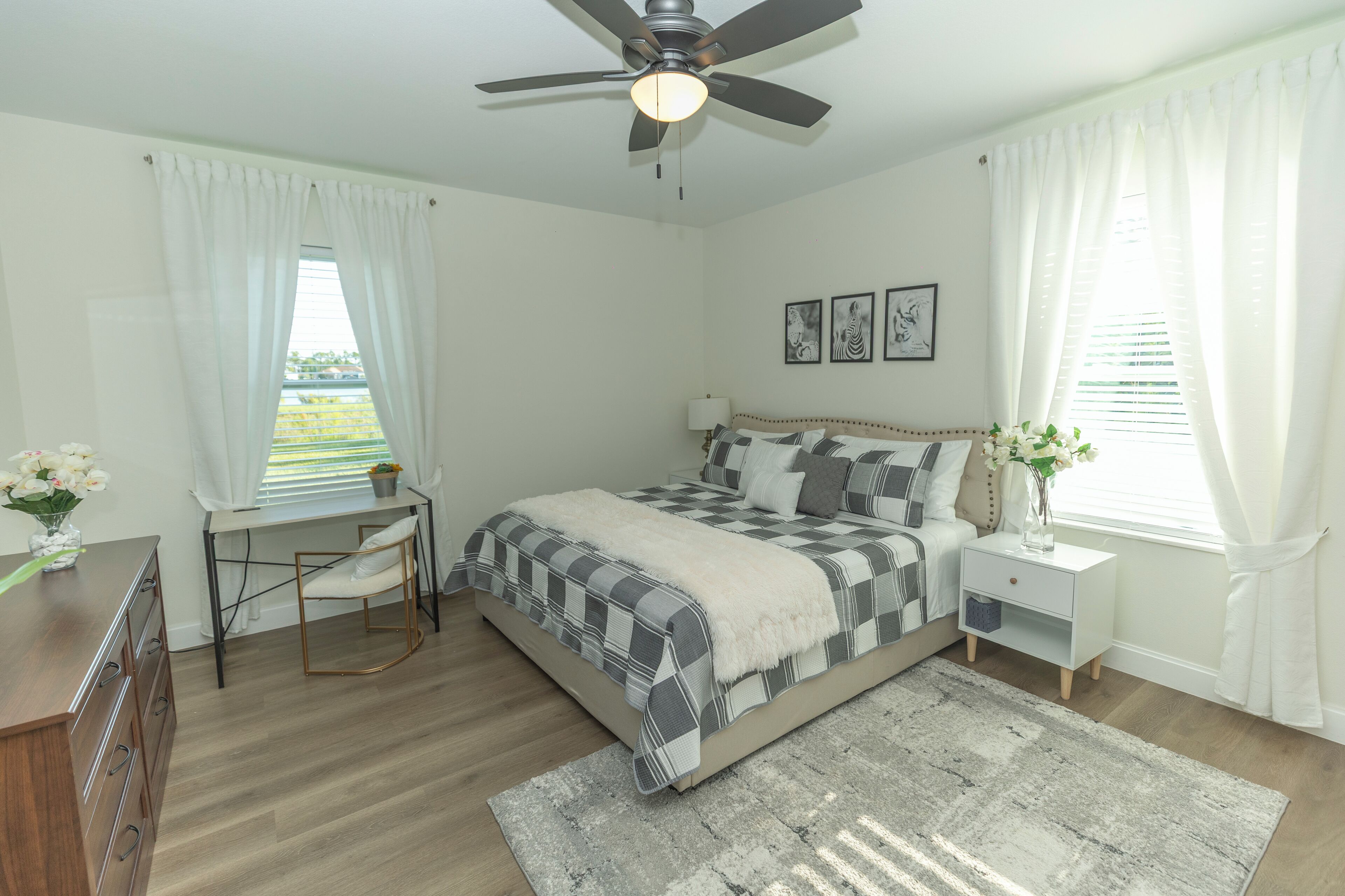 2 bedrooms, in-room safe, desk, iron/ironing board