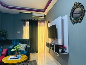 Cobertura conforto | Área de estar | TV de plasma 65 polegadas com canais via sat élite