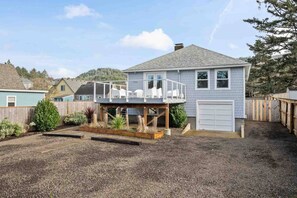 Exterior - Modern 4BR Home | Pet-Friendly | Steps to the beach | Hot Tub | Fire Pit (Rockaway Beach)