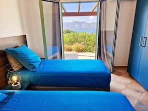 4 bedrooms, desk, iron/ironing board, travel crib