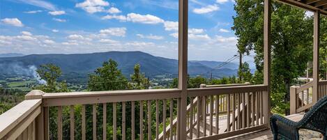 Comfort Cabin, 4 Bedrooms, Balcony, Mountain View | Balcony