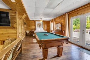 Billiards - 4BR Mountain View Cabin (Sevierville)