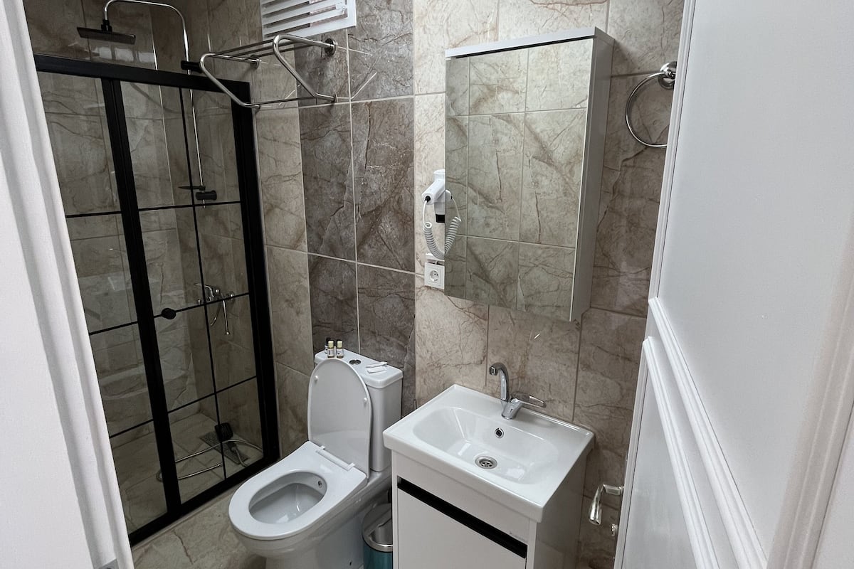 Habitación Confort doble | Minibar, escritorio, wifi gratis y ropa de cama