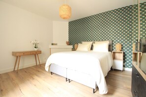 3 bedrooms, iron/ironing board, travel cot, free WiFi