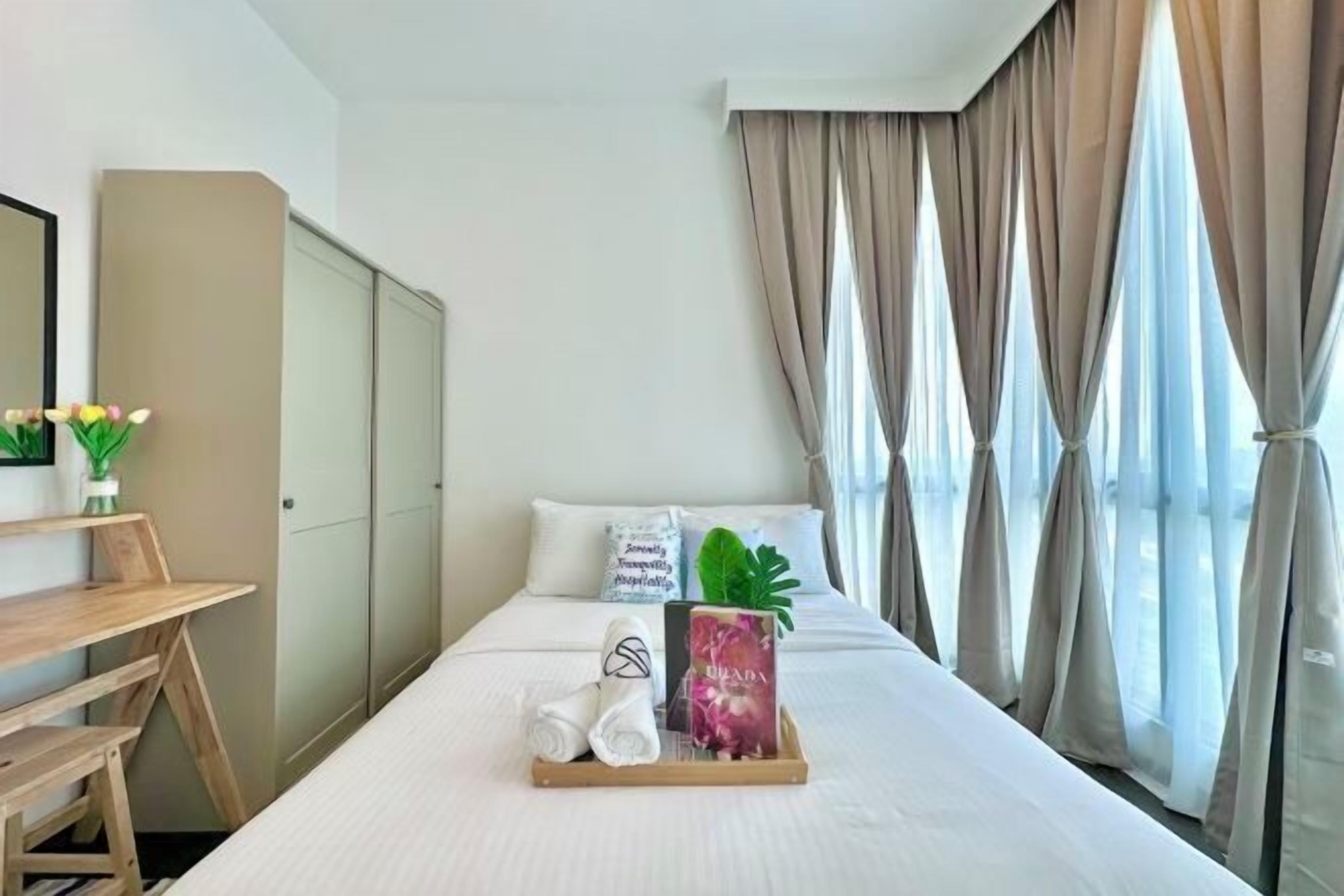 Tabla de planchar con plancha, wifi gratis y ropa de cama 