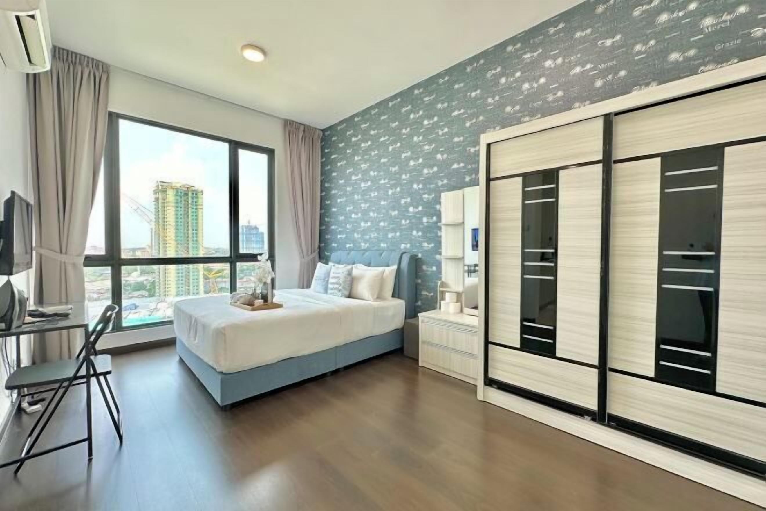 Tabla de planchar con plancha, wifi gratis y ropa de cama 