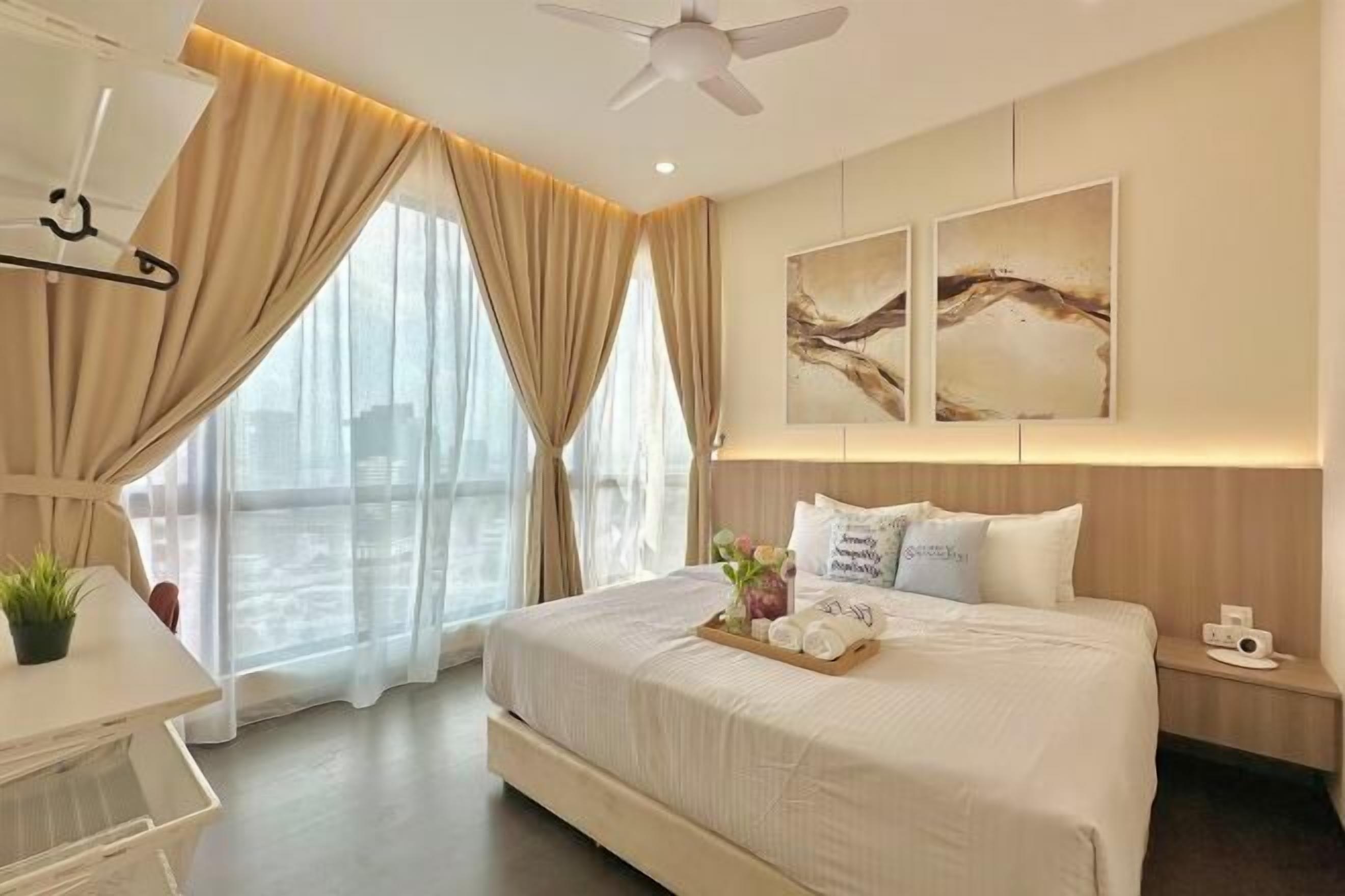 Tabla de planchar con plancha, wifi gratis y ropa de cama 