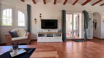 TV, fireplace, offices
