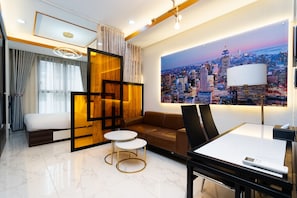 City Studio, 1 Bedroom, Accessible, Kitchen | Memory foam beds, blackout drapes, iron/ironing board, free WiFi