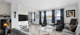 Lovely 4 Bedroom House With the View of Aurora